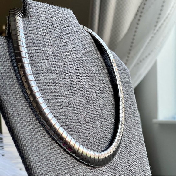 VINTAGE | CHUNKY SILVER TONE OMEGA CHAIN PANEL COLLAR 5.5" Inner Diameter - Picture 7 of 12